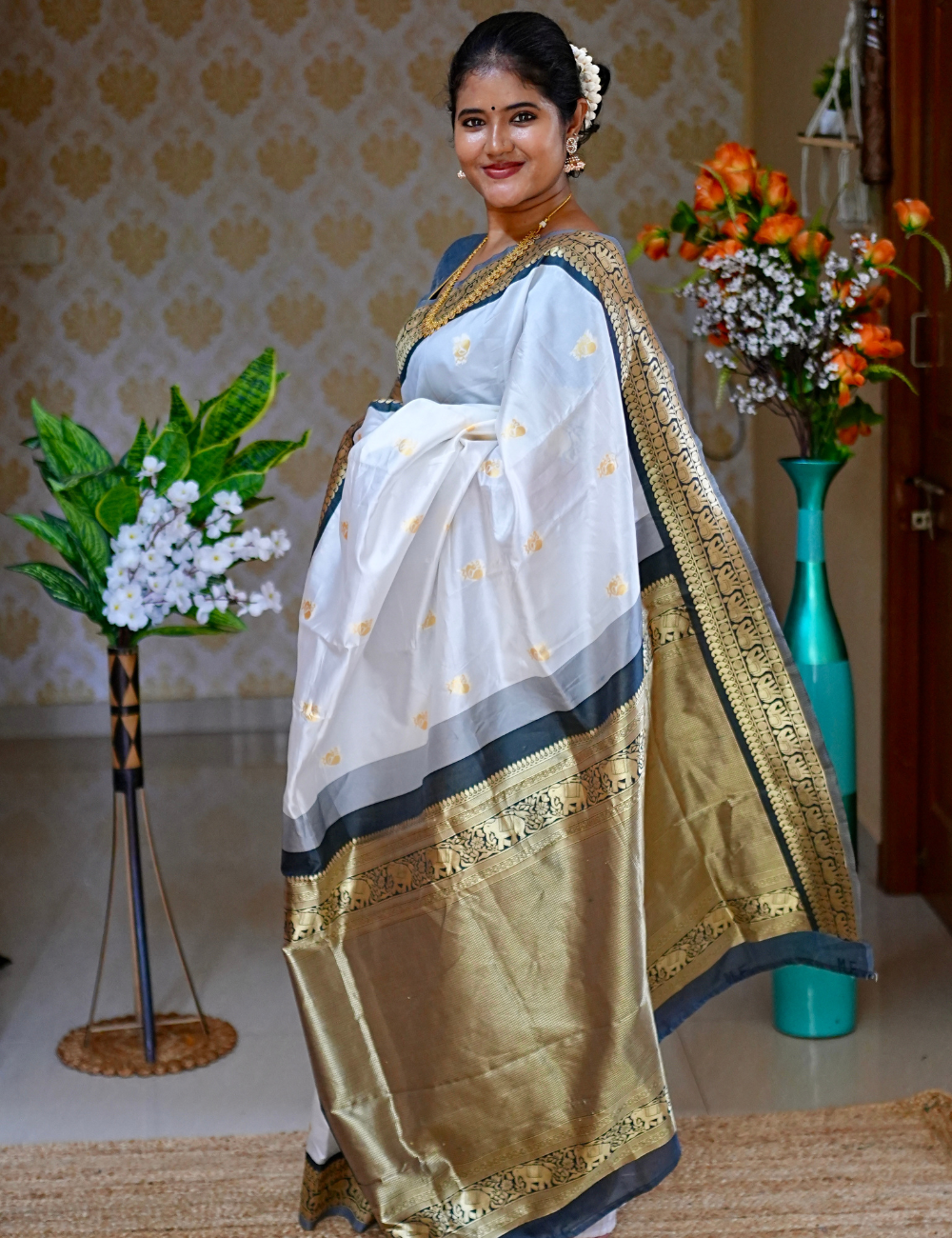 Saree with Traditional Zari Detailing
