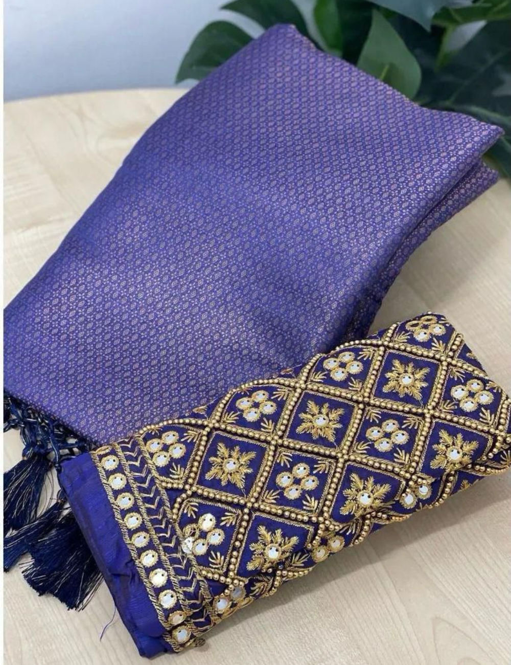 Regal charm Kubera silk