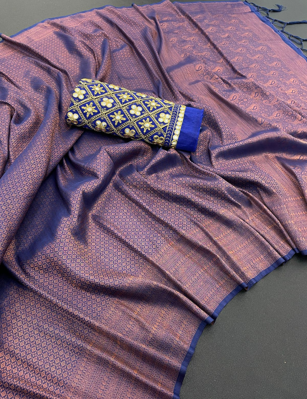 Regal charm Kubera silk