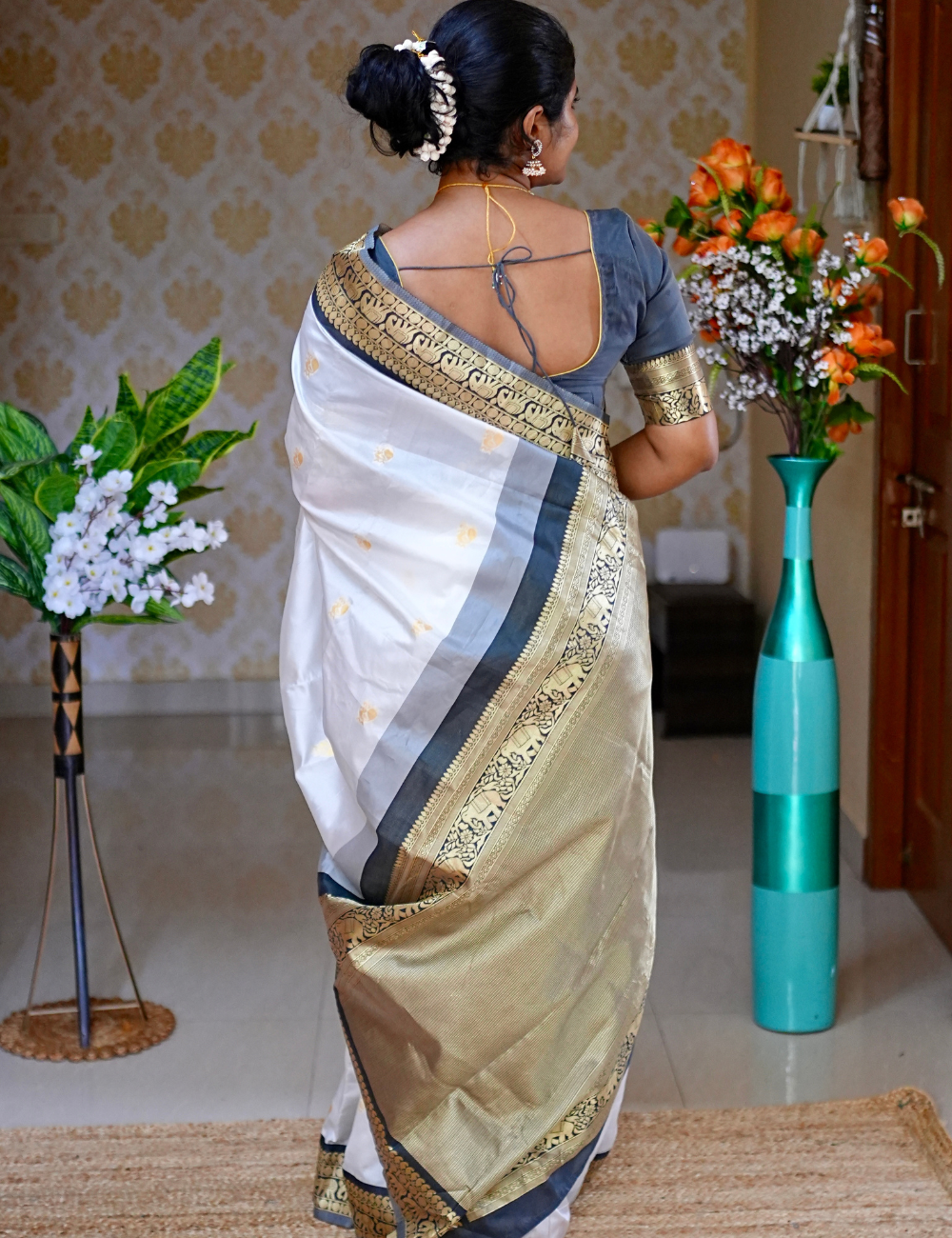 Saree with Traditional Zari Detailing