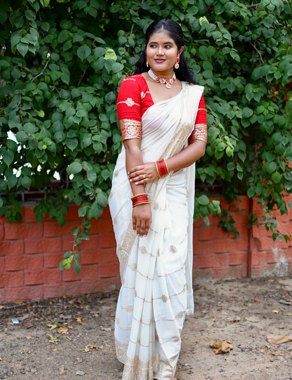 Viscose georgette - A Royal Zari Saree Ensemble