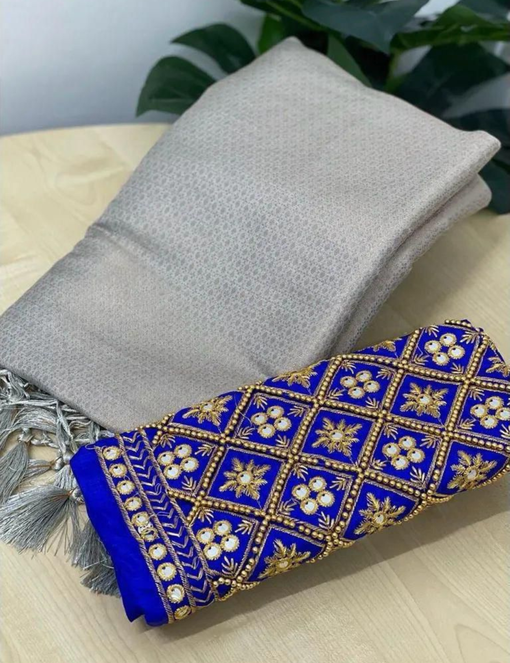 Regal charm Kubera silk