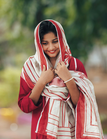 Crimson Elegance Roman Silk Set